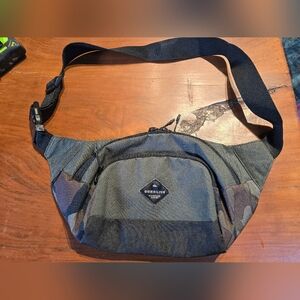 Quiksilver Army Green Camo Camouflage  Fanny Pack Or Crossbody